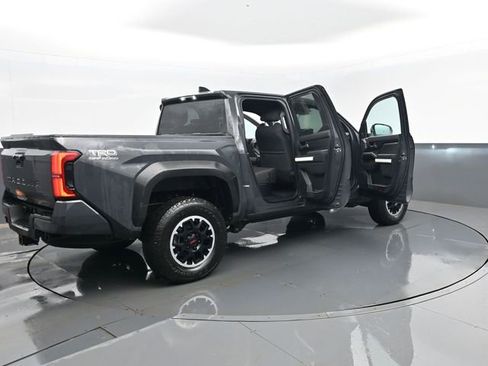 Used 2024 Toyota Tacoma TRD Off-Road image 28