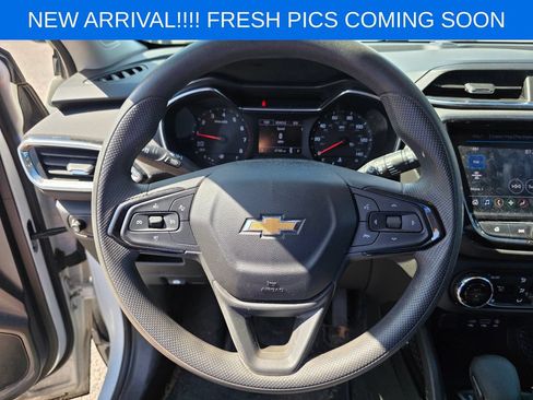Used 2022 Chevrolet TrailBlazer LT w/ Convenience Package FWD image 12