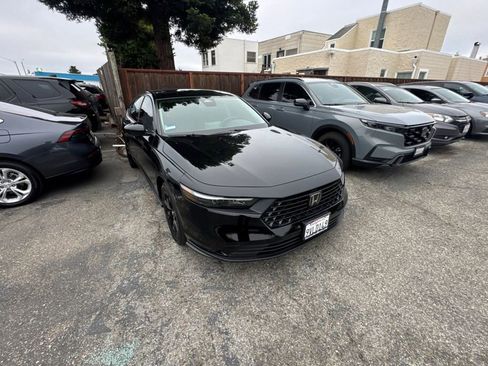 Certified 2025 Honda Accord SE image 2