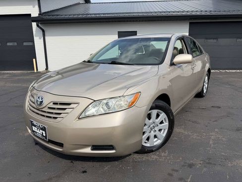 Used 2009 Toyota Camry FWD image 2