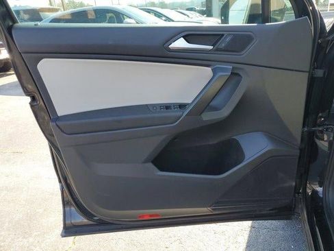 Used 2021 Volkswagen Tiguan SE image 16