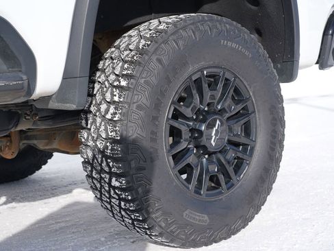 Used 2024 Chevrolet Silverado 2500 ZR2 w/ Technology Package image 34