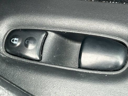 Used 2017 Nissan Rogue SV FWD image 35