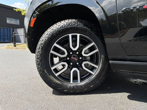 Used 2024 GMC Yukon AT4 w/ AT4 Premium Plus Package AWD/4WD image 18