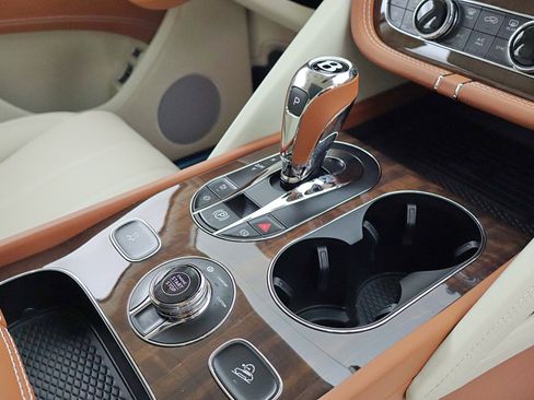 New 2025 Bentley Bentayga Extended Wheelbase image 35