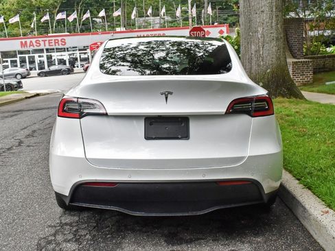 Used 2021 Tesla Model Y 2WD image 6