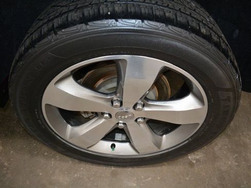 Used 2014 Jeep Grand Cherokee Overland w/ Advanced Technology Group image 25