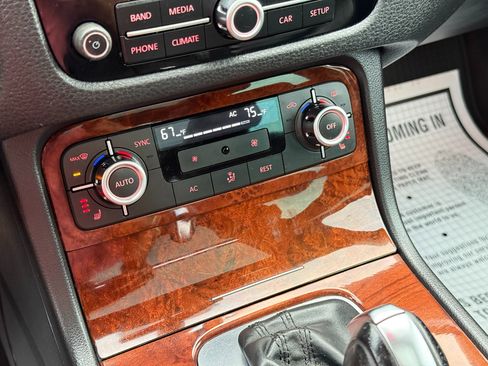 Used 2012 Volkswagen Touareg VR6 image 24