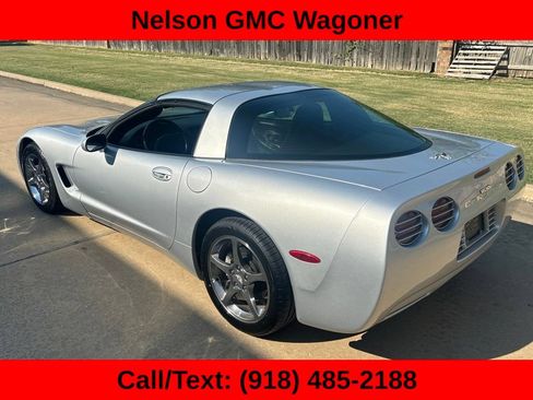 Used 2003 Chevrolet Corvette Coupe w/ Preferred Equipment Group RWD image 4