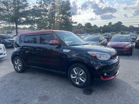Used 2017 Kia Soul EV + image 4
