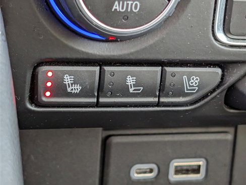 Used 2022 Chevrolet Suburban High Country image 29