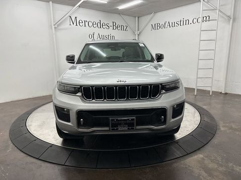 Used 2022 Jeep Grand Cherokee Overland w/ Luxury Tech Group IV image 2