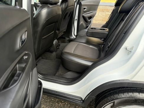 Used 2018 Chevrolet Trax LT w/ LT Convenience Package image 20