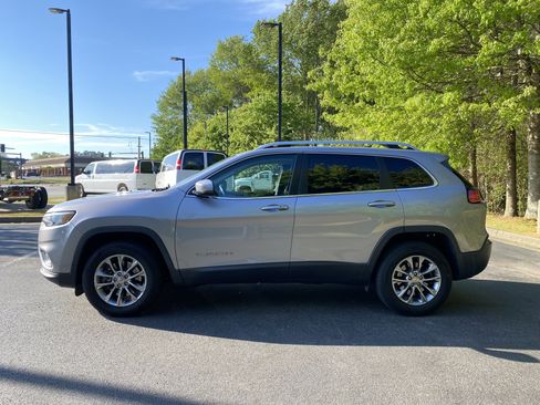Used 2019 Jeep Cherokee Latitude Plus w/ Comfort/Convenience Group image 6