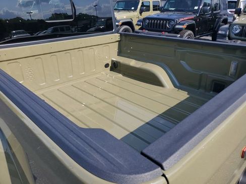 New 2025 Jeep Gladiator Sport image 10