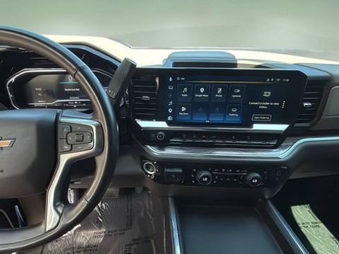 Used 2025 Chevrolet Silverado 2500 LTZ w/ LTZ Premium Package AWD/4WD image 10