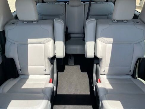 Used 2025 Ford Expedition Platinum AWD/4WD image 26