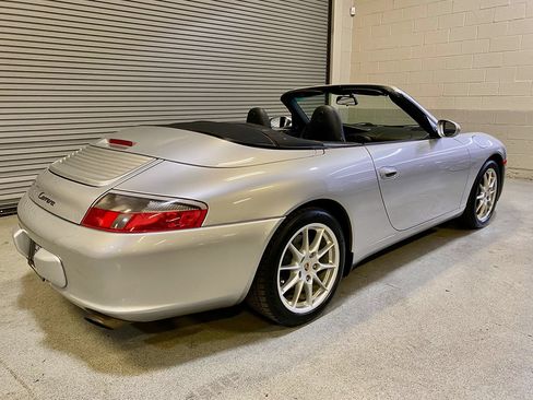 Used 2004 Porsche 911 Carrera RWD image 9