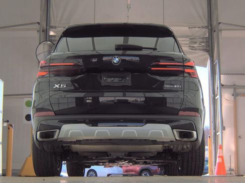 Used 2025 BMW X5 xDrive40i w/ Climate Comfort Package image 5