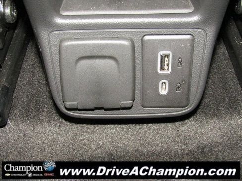 Used 2023 Buick Encore GX Essence w/ Experience Buick Package image 18