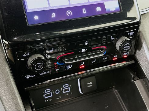 Used 2023 Jeep Grand Cherokee Altitude RWD image 23