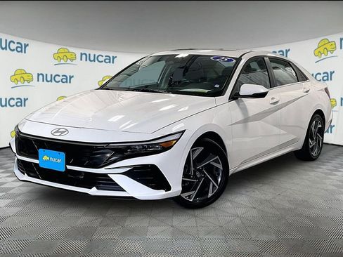 Used 2025 Hyundai Elantra Limited FWD image 3