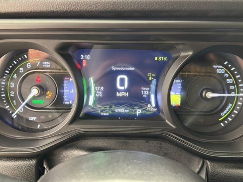 Used 2024 Jeep Wrangler Unlimited w/ Convenience Group AWD/4WD image 16