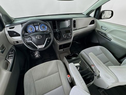 Used 2020 Toyota Sienna LE image 18