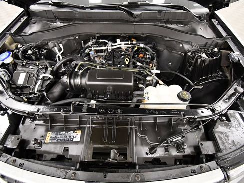 Used 2022 Ford Explorer XLT w/ Equipment Group 202A image 12