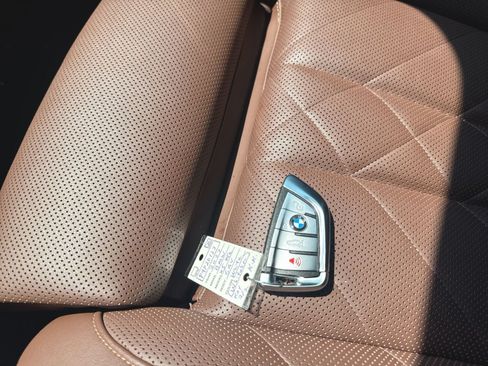 Used 2023 BMW X5 xDrive45e w/ Climate Comfort Package AWD/4WD image 39