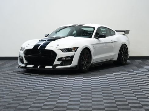 Used 2020 Ford Mustang Shelby GT500 w/ Carbon Fiber Track Pack RWD image 3