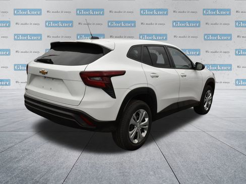 Used 2025 Chevrolet Trax LS image 4