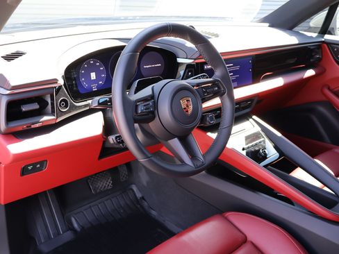 Certified 2026 Porsche Macan 4 Electric AWD/4WD image 4