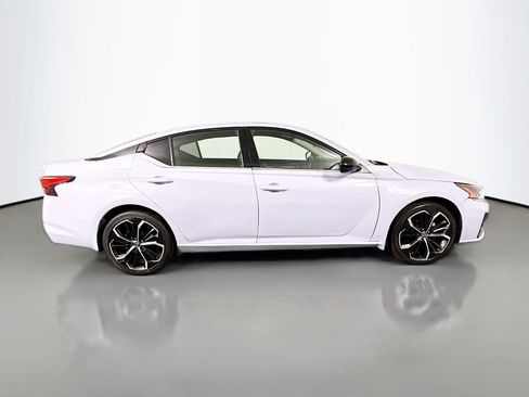 Used 2023 Nissan Altima 2.5 SR w/ SR Premium Package AWD/4WD image 11