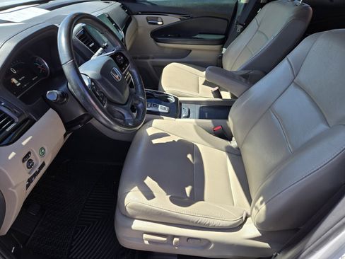 Used 2020 Honda Pilot Touring image 7