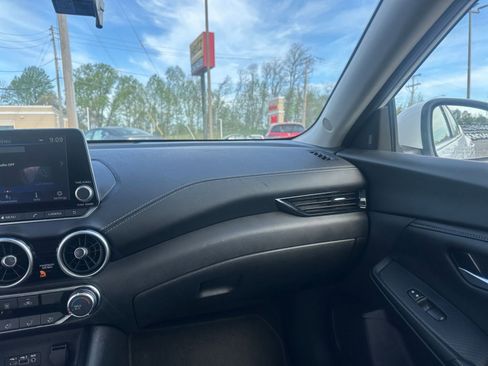 Used 2025 Nissan Sentra SV image 34