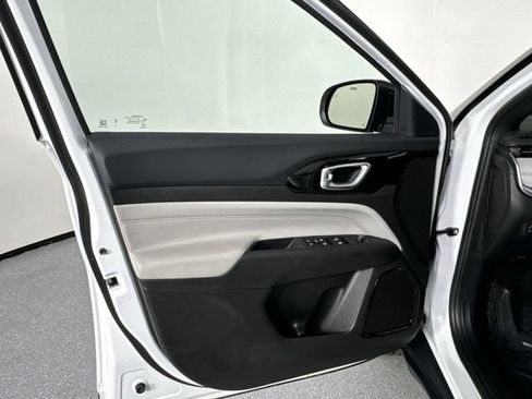 Used 2024 Jeep Compass Limited image 20