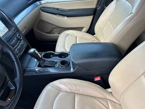 Used 2017 Ford Explorer XLT w/ Equipment Group 202A image 30