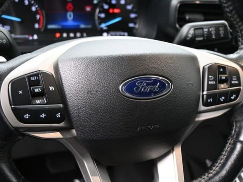 Used 2022 Ford Explorer XLT w/ Equipment Group 202A image 8