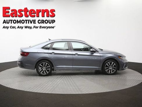 Used 2025 Volkswagen Jetta SE FWD image 43