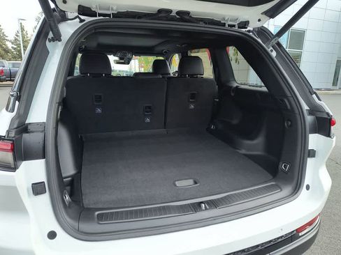 New 2025 Jeep Grand Cherokee Limited image 24