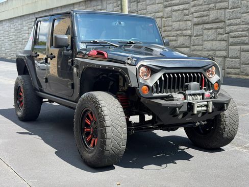 Used 2013 Jeep Wrangler Unlimited Sahara w/ Mopar Chrome Edition Group AWD/4WD image 5