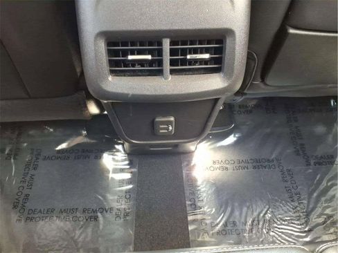 Used 2024 GMC Terrain SLT image 14