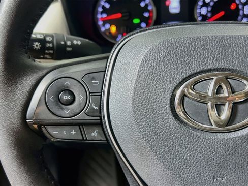 Used 2021 Toyota RAV4 XLE Premium FWD image 17