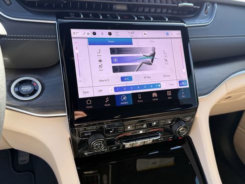 New 2025 Jeep Grand Cherokee L Limited w/ Luxury Tech Group II image 18