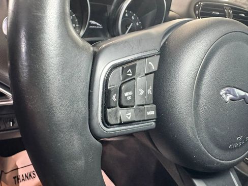 Used 2018 Jaguar XE Premium image 26