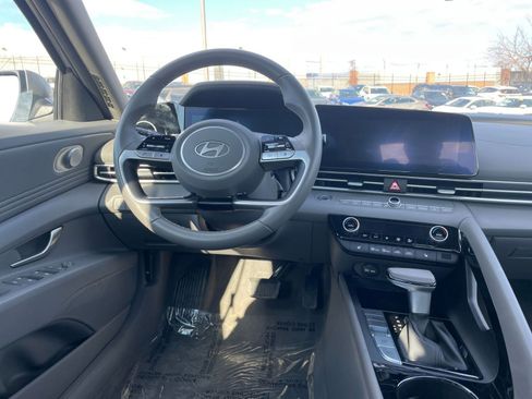 Used 2025 Hyundai Elantra SEL image 33
