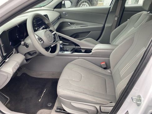 Used 2021 Hyundai Elantra Blue image 9