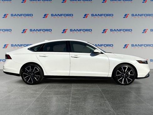 Used 2024 Honda Accord Touring image 6