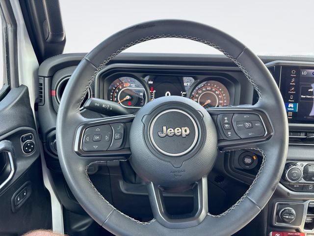 Used 2025 Jeep Wrangler Unlimited Rubicon AWD/4WD image 14